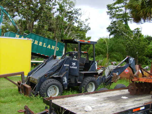 BOBCAT 2410 BACKHOE LOADER